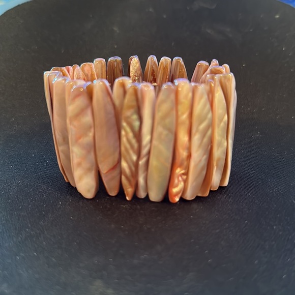 NWOT Pink Shell Bracelet - Picture 4 of 5
